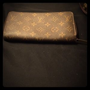 Louis Vuitton Zippy Wallet